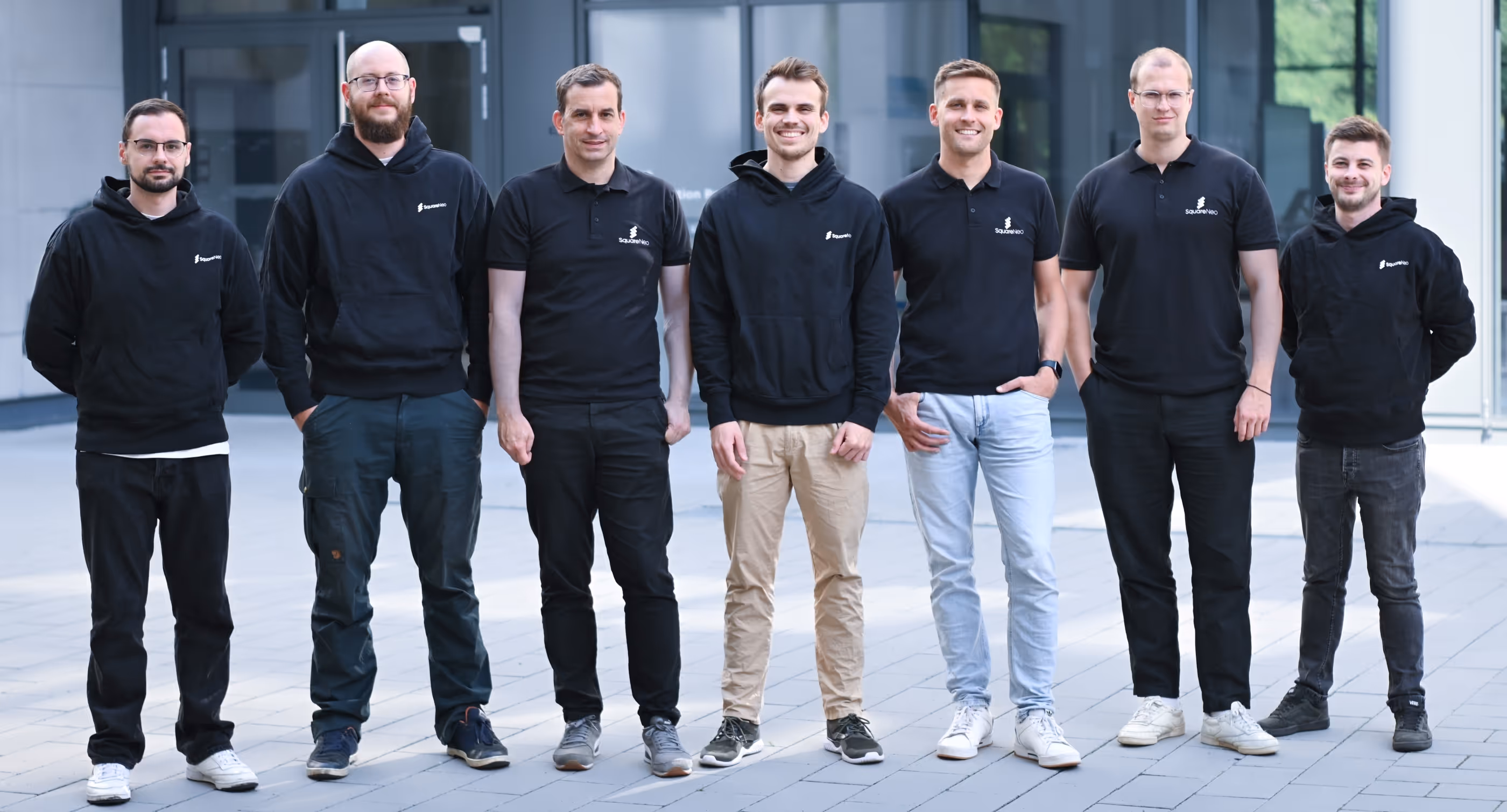 Das Team von SquareNeo mit den Gründern und Mitarbeitern.
